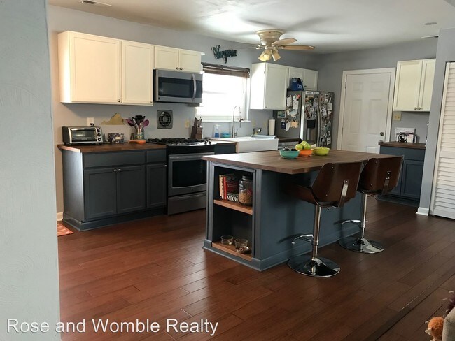 Foto del edificio - 3 br, 1.5 bath House - 404 Constitution Drive
