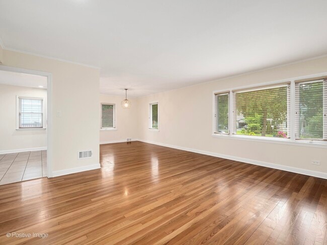 Building Photo - 39 S Bruner St