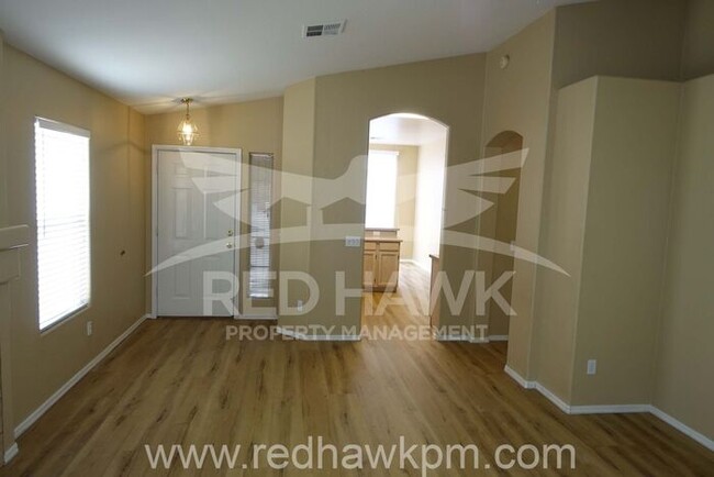 Building Photo - Single-Level 3 Bedroom, 2 Bathroom Home in...