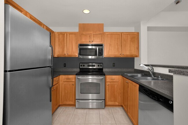 Foto del edificio - Move In Special! Large 1 Bedroom with Built in Office Nook - Garage Parking