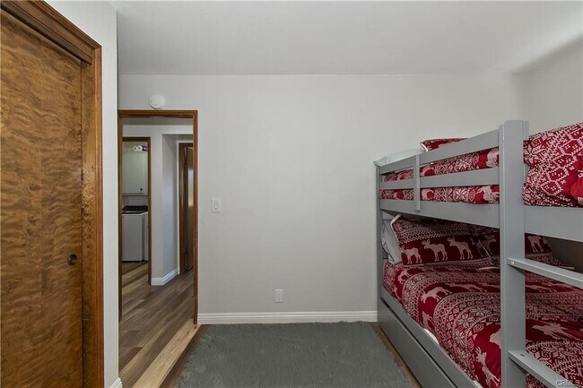 Foto del edificio - 198 Zermatt Dr