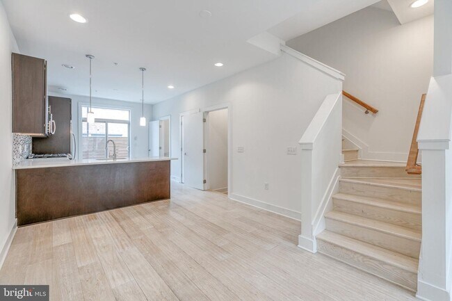 Foto del edificio - Northern Liberties Townhome with Parking