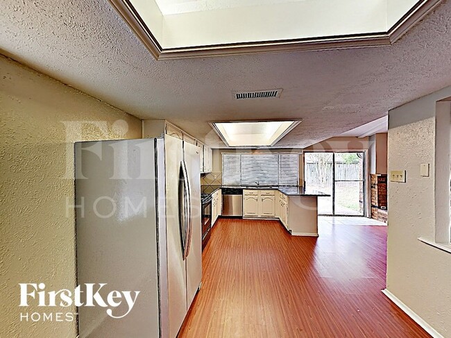 Foto del edificio - 16934 Macleish Dr