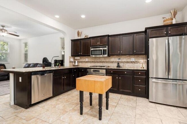 Foto del edificio - $2,090 Barstow & De Wolf, 3 Bedroom House ...