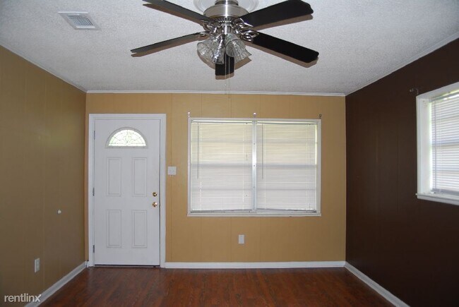 Building Photo - 124 Deanna St