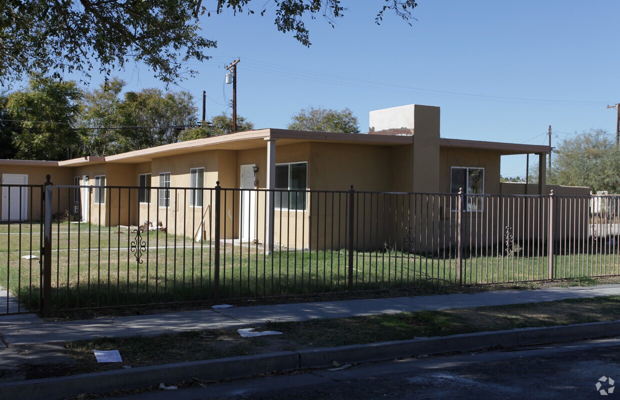 Primary Photo - 45791-45805 Salton St