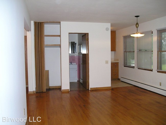 Building Photo - 657 S Segoe Rd