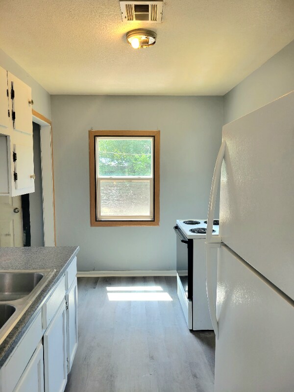 Building Photo - 3225 E Idlewild Dr