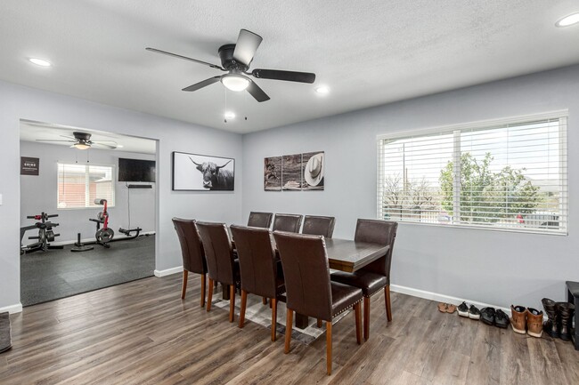 Building Photo - Spacious 4-bedroom available 6/1
