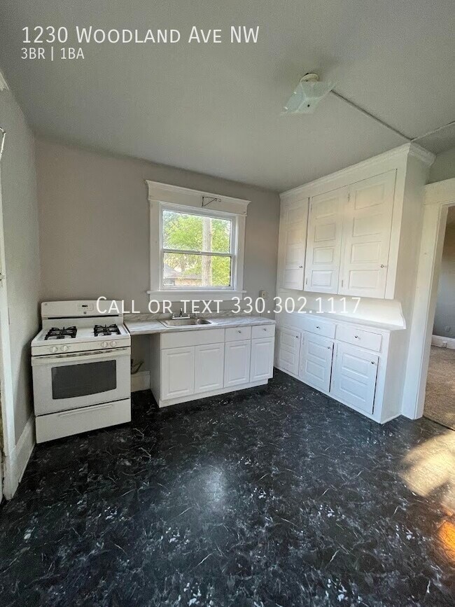 Foto del edificio - Three bedroom one bathroom home for rent
