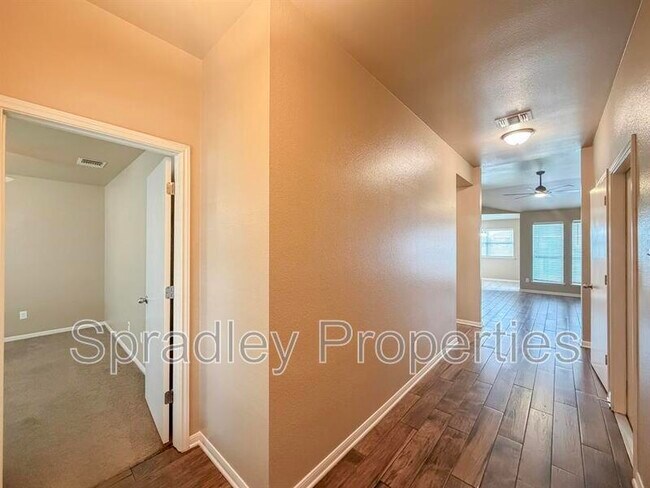 Foto del edificio - 1112 Roanoke Dr