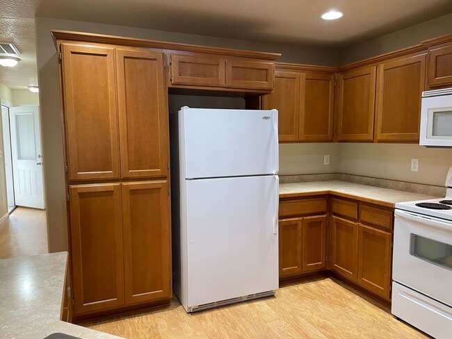 Building Photo - Very Nice 2 Bedroom 2 Bathroom Condo 55 Pl...