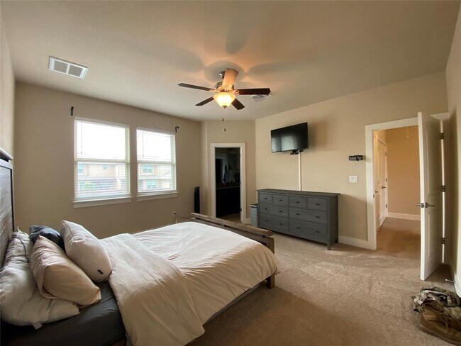 Foto del edificio - 351 Madison Oaks Ave