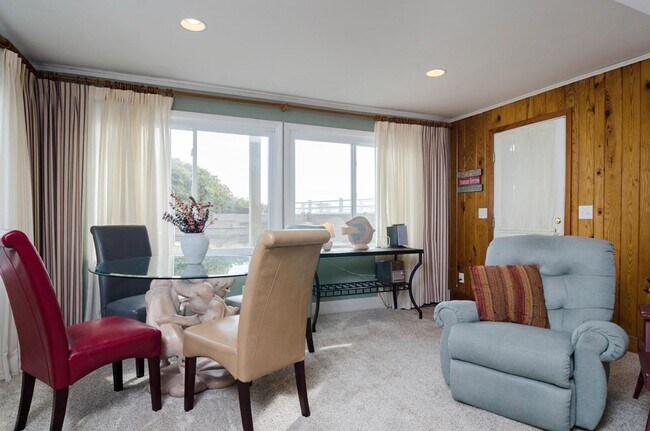 Foto del edificio - 832 Fort Fisher Blvd N