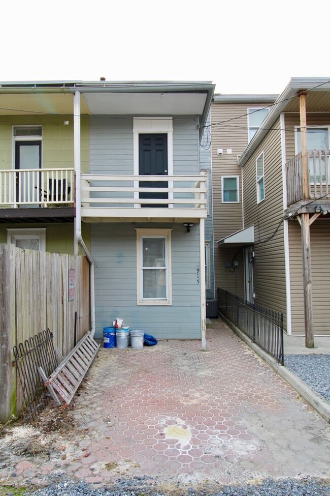 Building Photo - Spacious Single-Family Home on Penn St