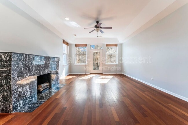 Building Photo - 4406 N Sacramento Ave