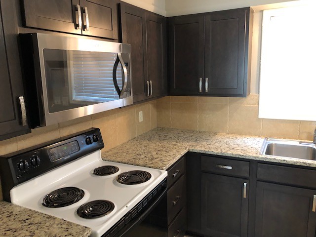 Building Photo - 4919 Davenport St