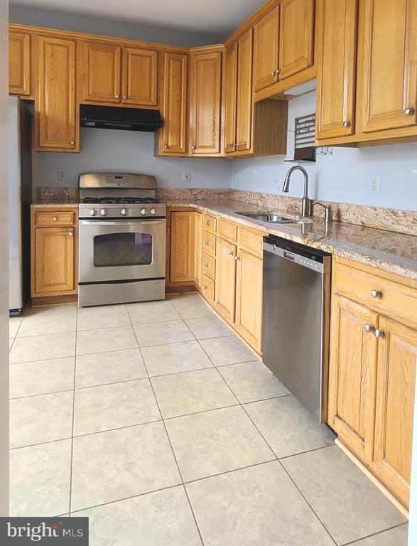 Building Photo - 2725 Baronhurst Dr