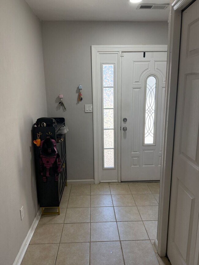 Foto del edificio - Rosemont Forrest-Three Bedroom End Unit Townhome