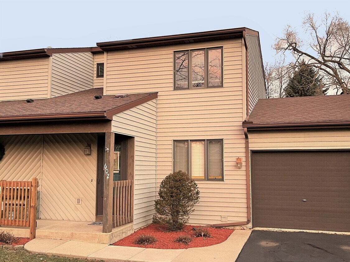 602 Killeen Ct Unit 0, Harvard, IL 60033 Condo for Rent in Harvard, IL