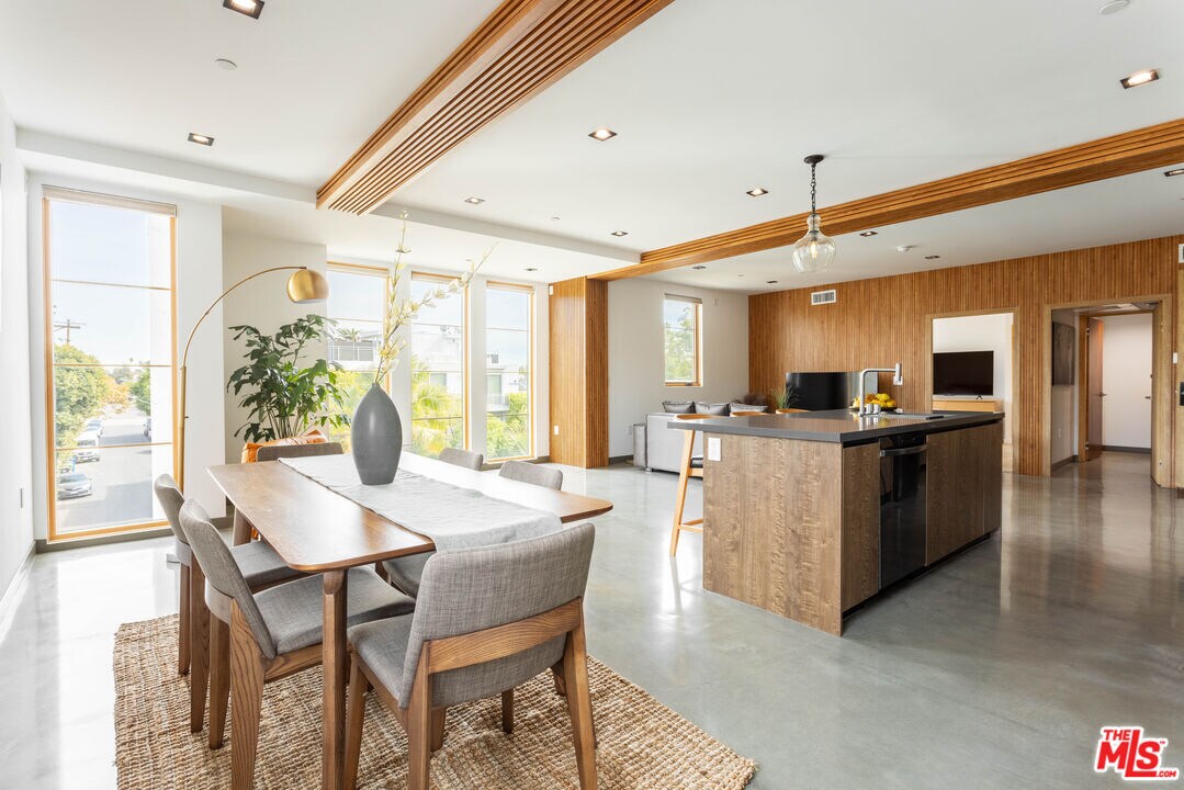 Foto principal - 547 N Sweetzer Ave