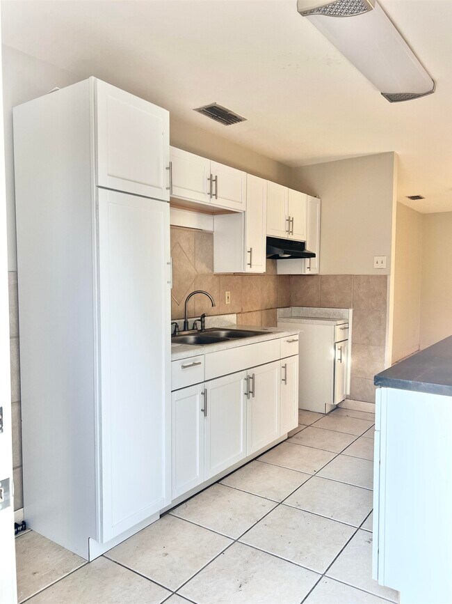 Foto del edificio - 1515 Quail Creek Rd