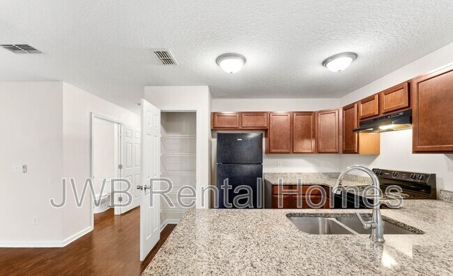 Building Photo - 685 Herman St