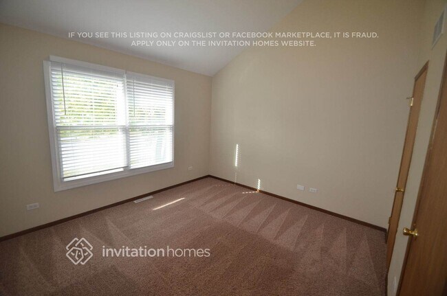 Foto del edificio - 833 N Elmwood Dr