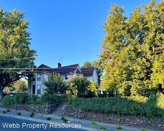 Building Photo - 3 br, 2.5 bath House - 807 S. Main Street