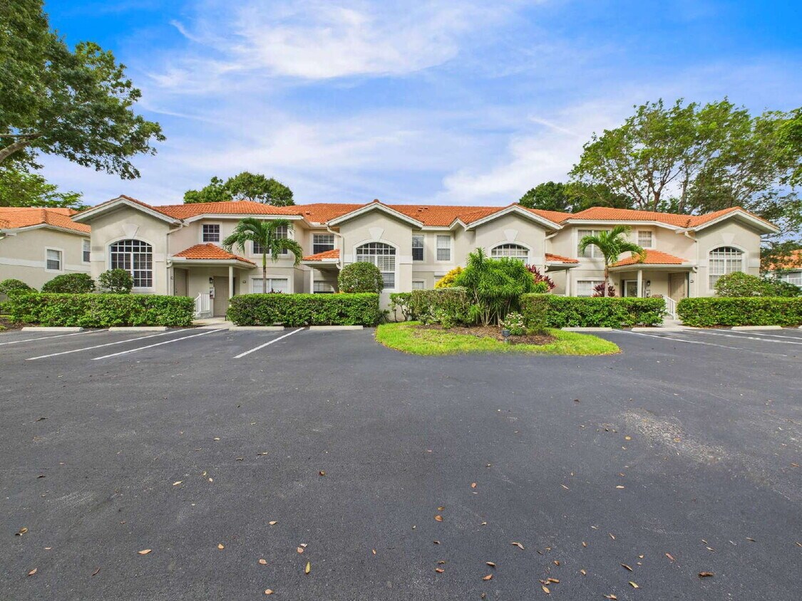 Primary Photo - Furnished Seasonal or Annual Rental in Pip...