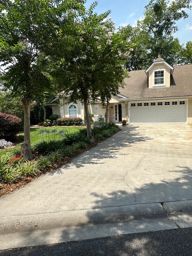 Foto principal - 14 Pipers Pond Ln