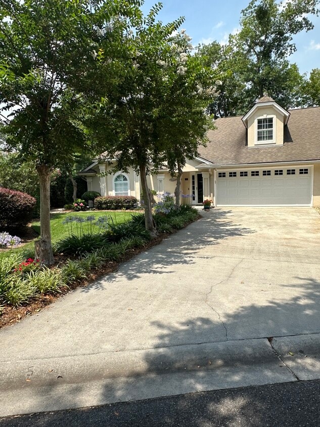 Primary Photo - 14 Pipers Pond Ln