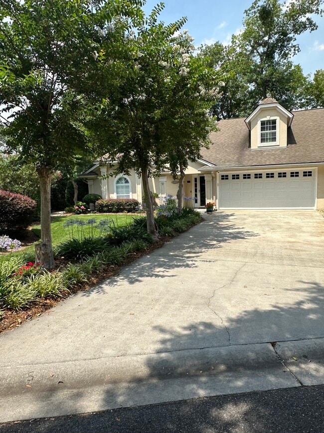 Building Photo - 14 Pipers Pond Ln