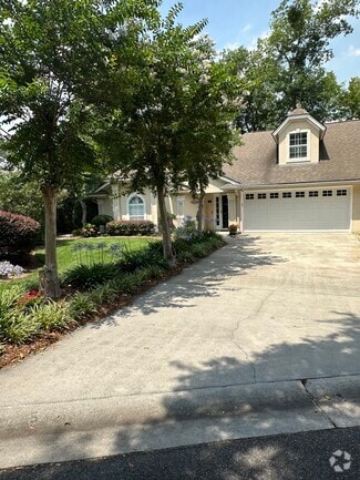 Building Photo - 14 Pipers Pond Ln