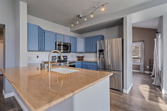 Foto del edificio - SHORT TERM RENTAL!!  6-7 MONTHS!! PARTIALL...