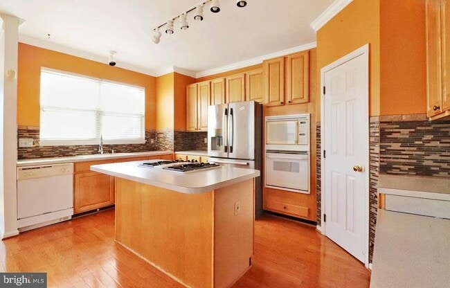 Foto del edificio - 8731 Farnham Way