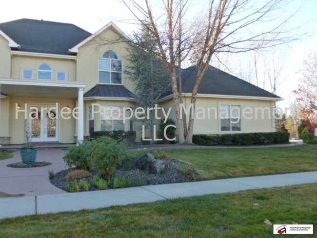 Building Photo - 413 W Two Rivers Dr