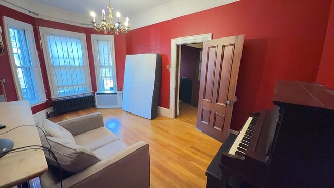 3 Level Brownstone on Charming Street - 3 Level Brownstone on Charming Street House