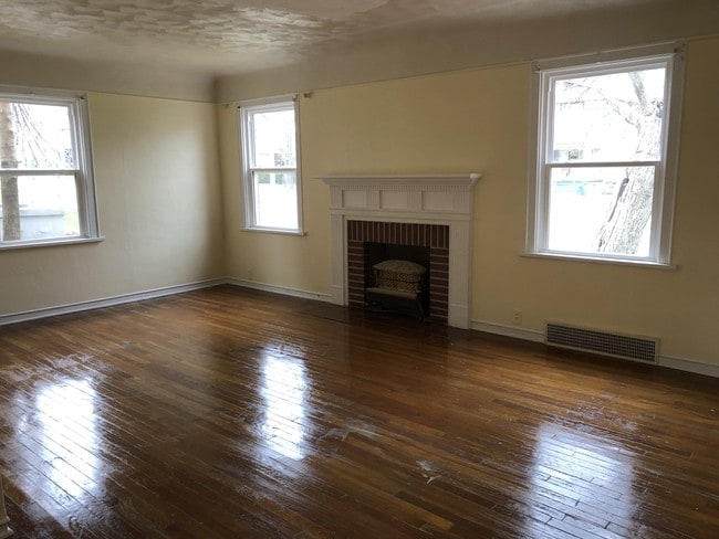 Building Photo - 410 Delaware Ave