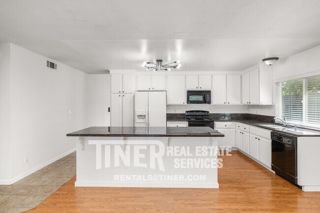 Foto del edificio - Beautiful 4-bedroom home in Citrus Heights