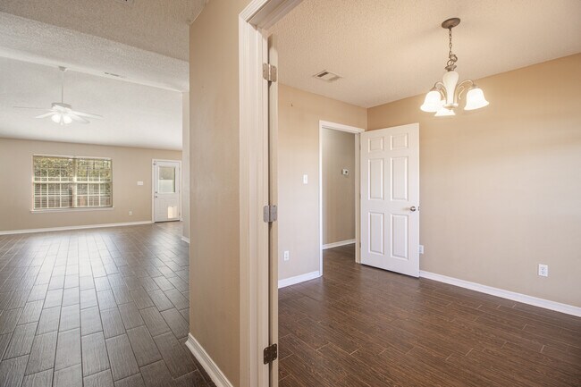 Building Photo - 14036 Maddie Cir