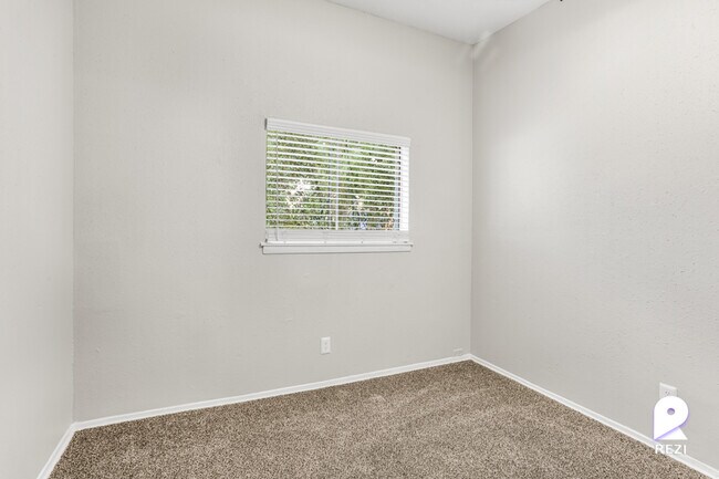 Building Photo - 8217 Fulton St