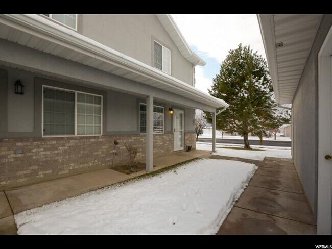 Puerta principal - 1650 Talon Dr