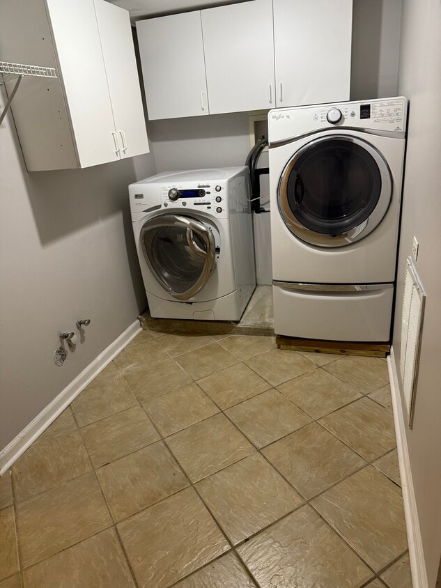 Primary Photo - 2727 N Artesian Ave