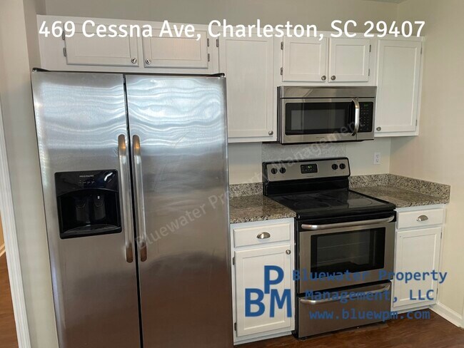 Building Photo - 469 Cessna Ave