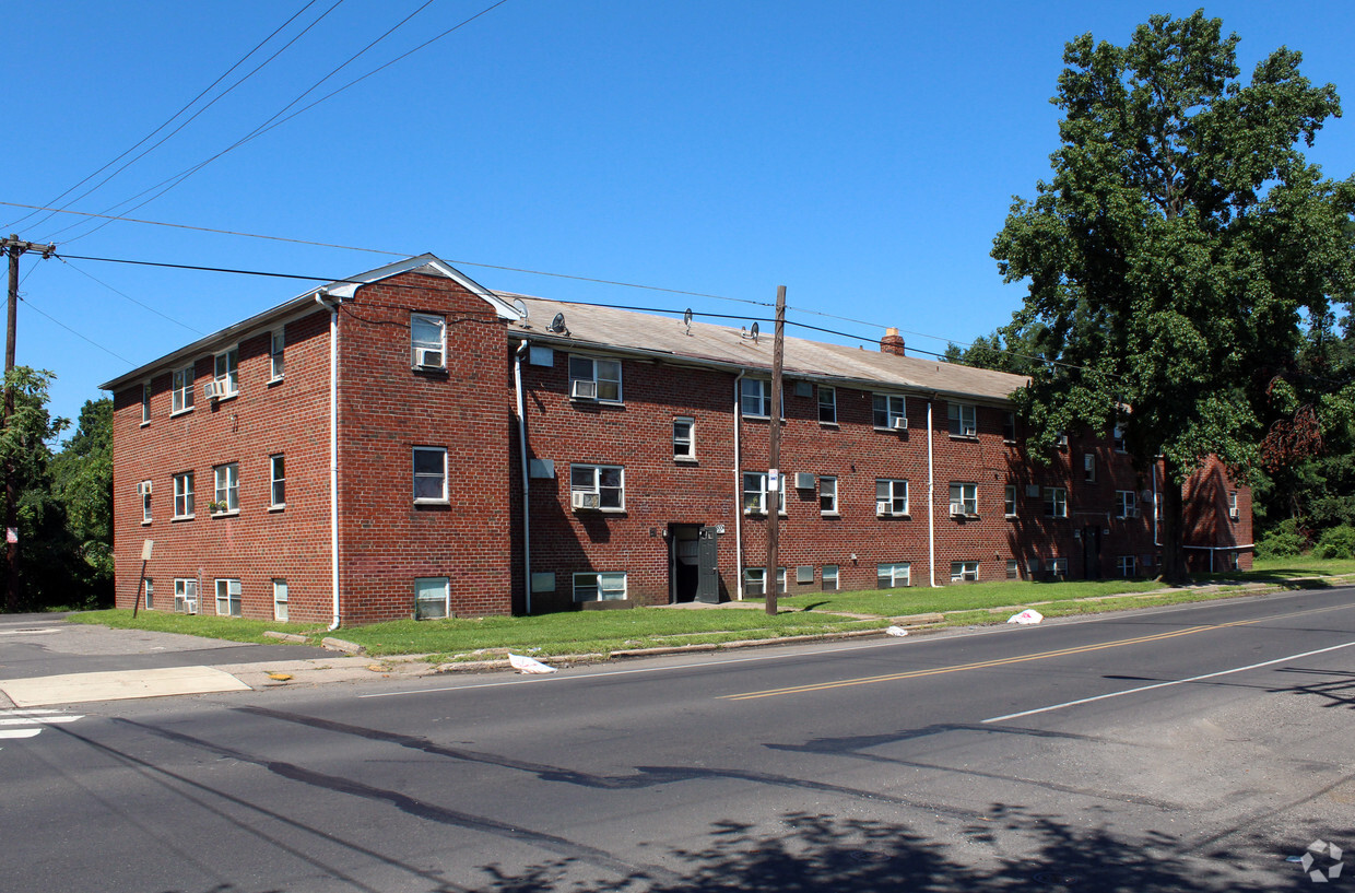 Primary Photo - Green Park Apartments