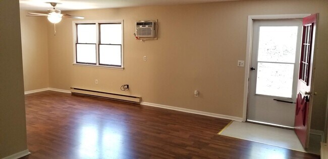 Foto del edificio - 6185 Hocker Dr