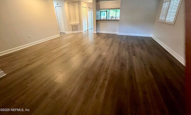 Foto del edificio - 9745 Touchton Rd