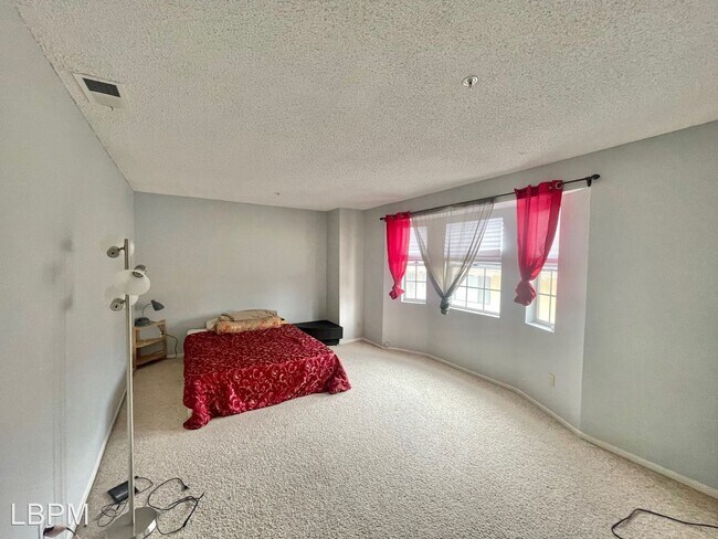 Building Photo - 3 br, 3 bath House - 724 S Sierra Vista Av...