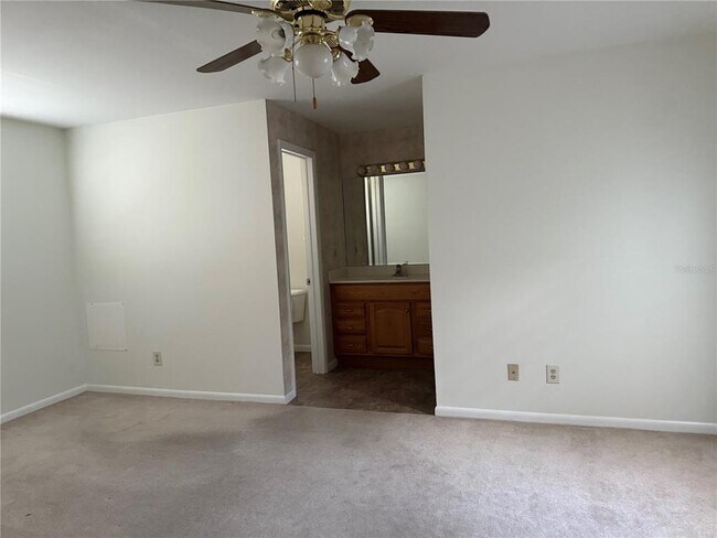 Foto del edificio - 13513 Shady Shores Dr